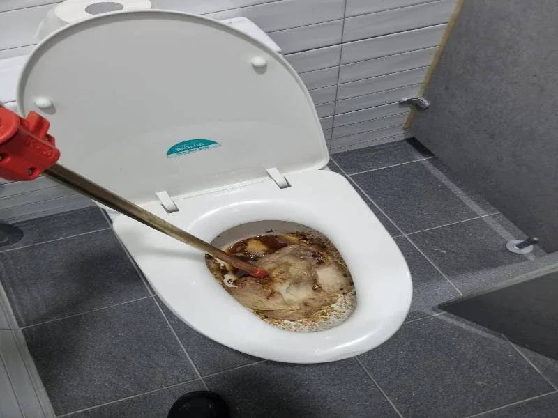 영통 변기막힘 작업사례 7