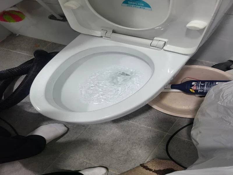 영통 변기막힘 작업사례 10